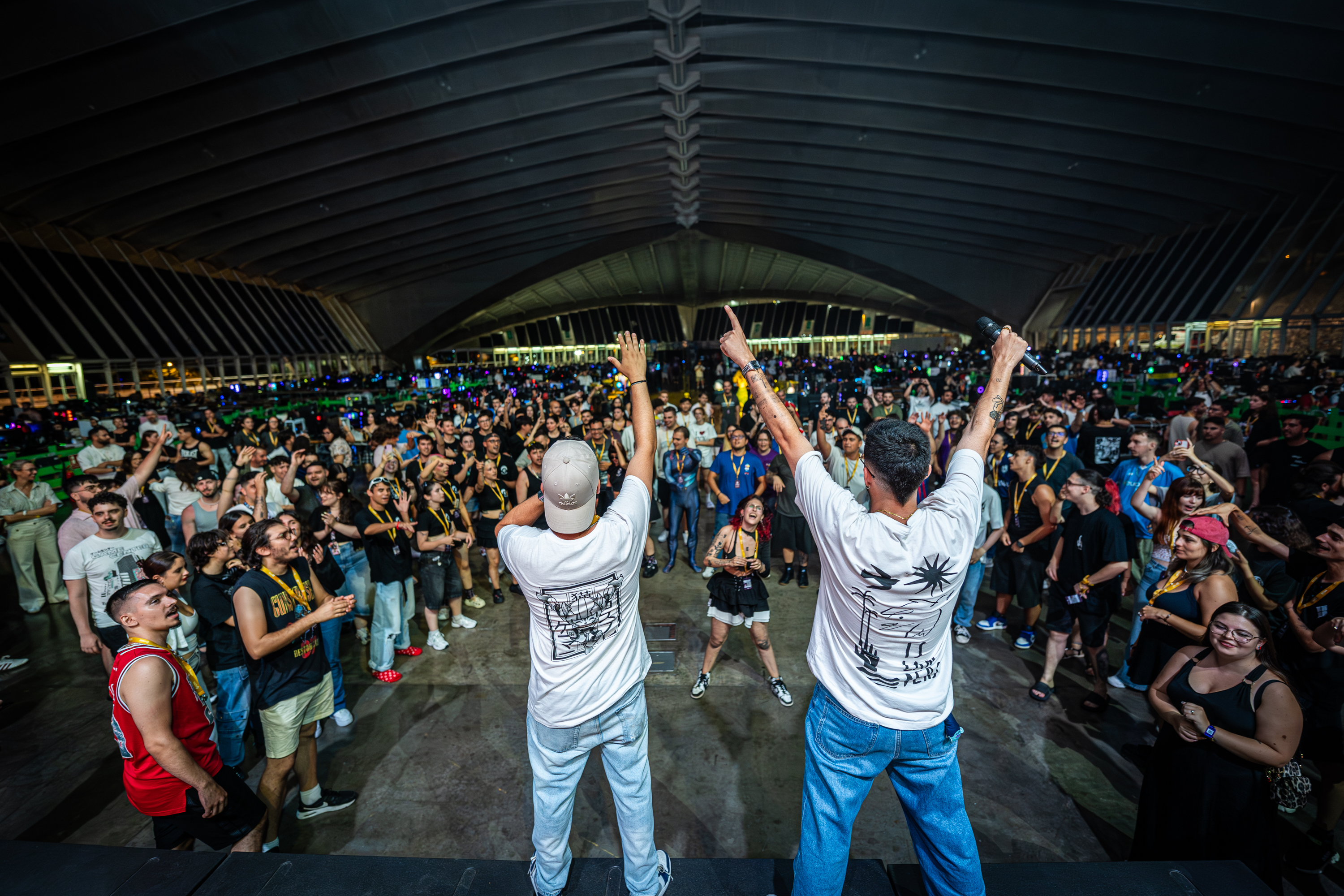 Equipo de Nakatomi planificando servicios